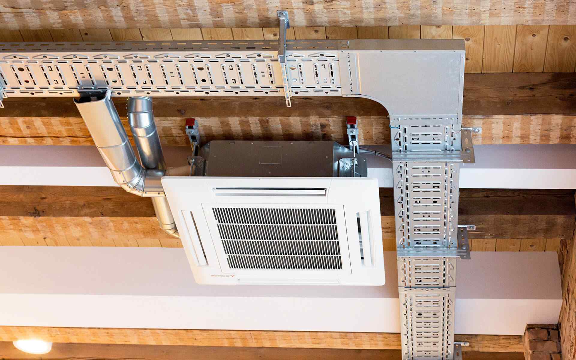 Installation d'un système de climatisation intérieur dans un bâtiment commercial