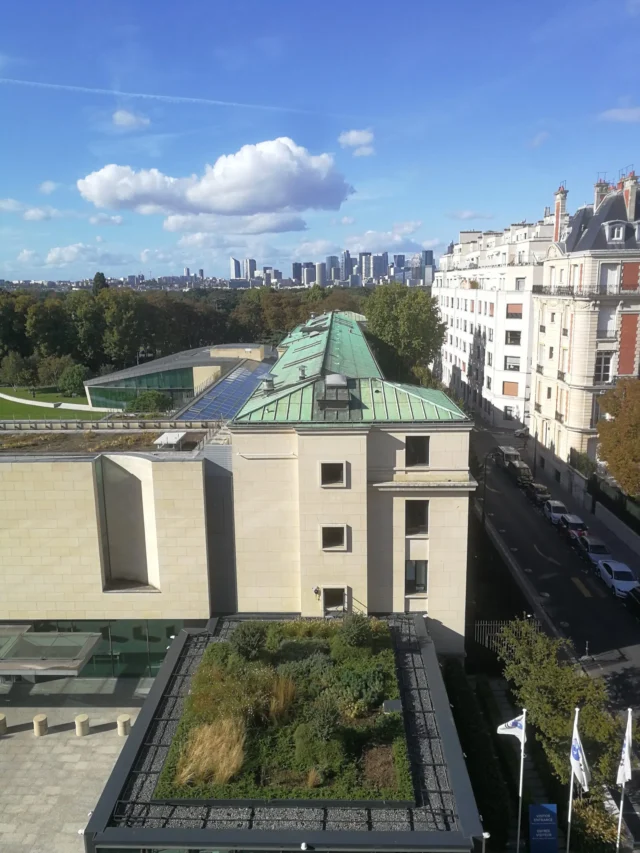 Toiture prête pour l'installation de panneaux photovoltaïques à l'OCDE